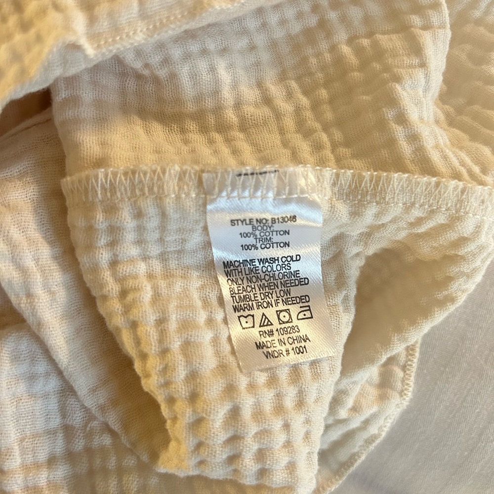 3/$30 Ocean Drive Cream Gauze Crochet Racerback Tank | NWT - Picture 3 of 4